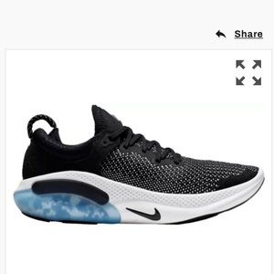 Nike Women's Joyride Run Flyknit Running Shoes